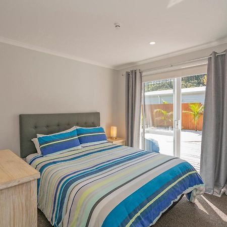 Modern Beach Pad - Whitianga Holiday Home Экстерьер фото