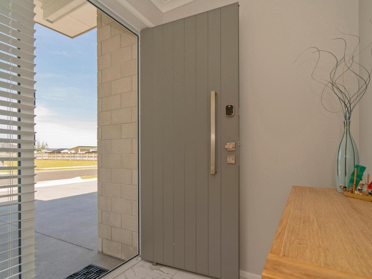 Modern Beach Pad - Whitianga Holiday Home Экстерьер фото