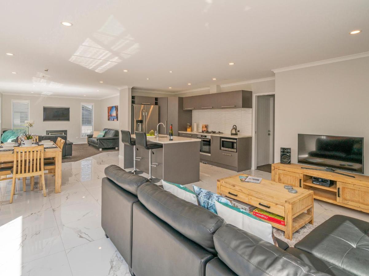 Modern Beach Pad - Whitianga Holiday Home Экстерьер фото