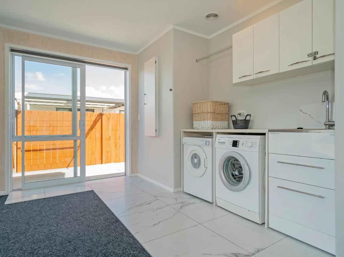 Modern Beach Pad - Whitianga Holiday Home Экстерьер фото