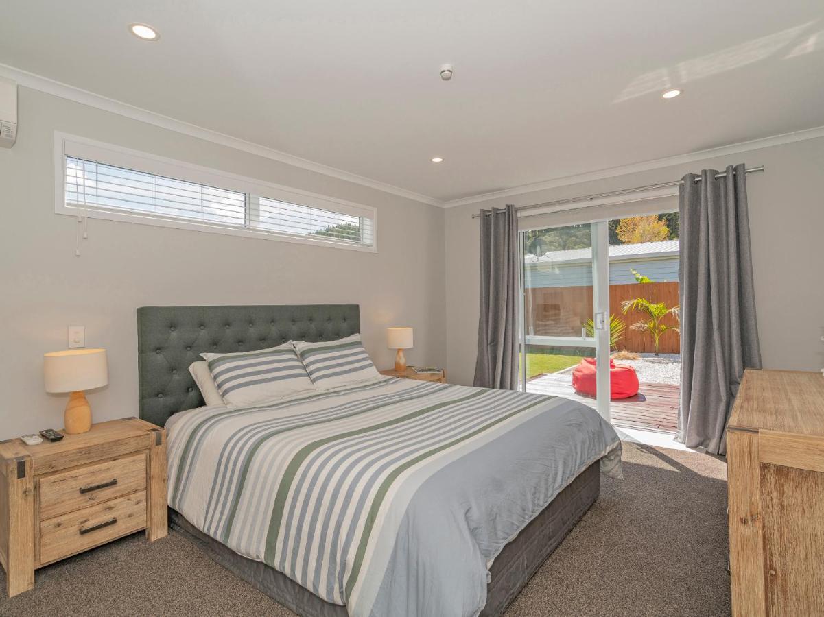 Modern Beach Pad - Whitianga Holiday Home Экстерьер фото