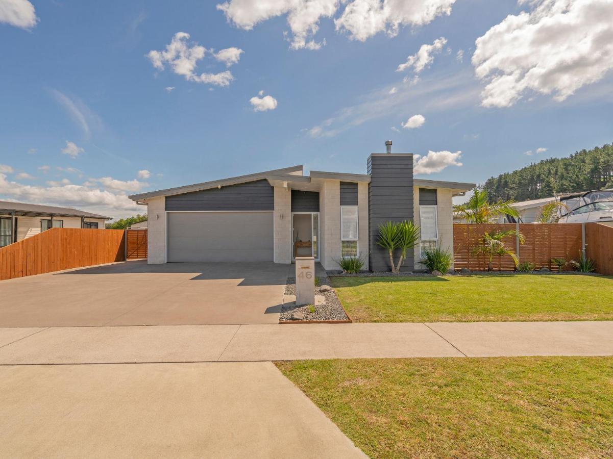 Modern Beach Pad - Whitianga Holiday Home Экстерьер фото